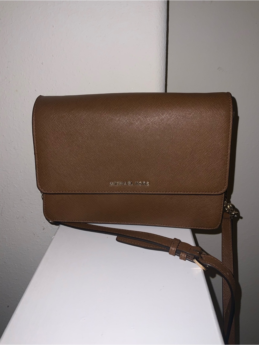 Michael Kors Daniela Large Saffiano Leather Gusset Crossbody Bag